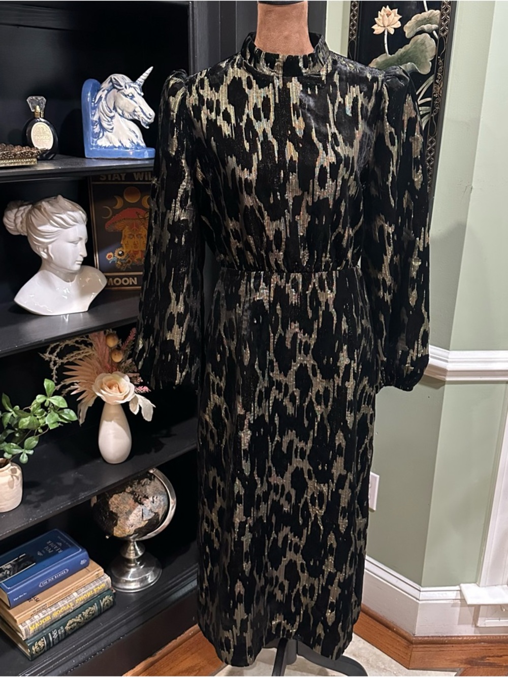 Tuckernuck Pomander Place Gilly Dress – Size 6 – Black & Gold Metallic Velvet